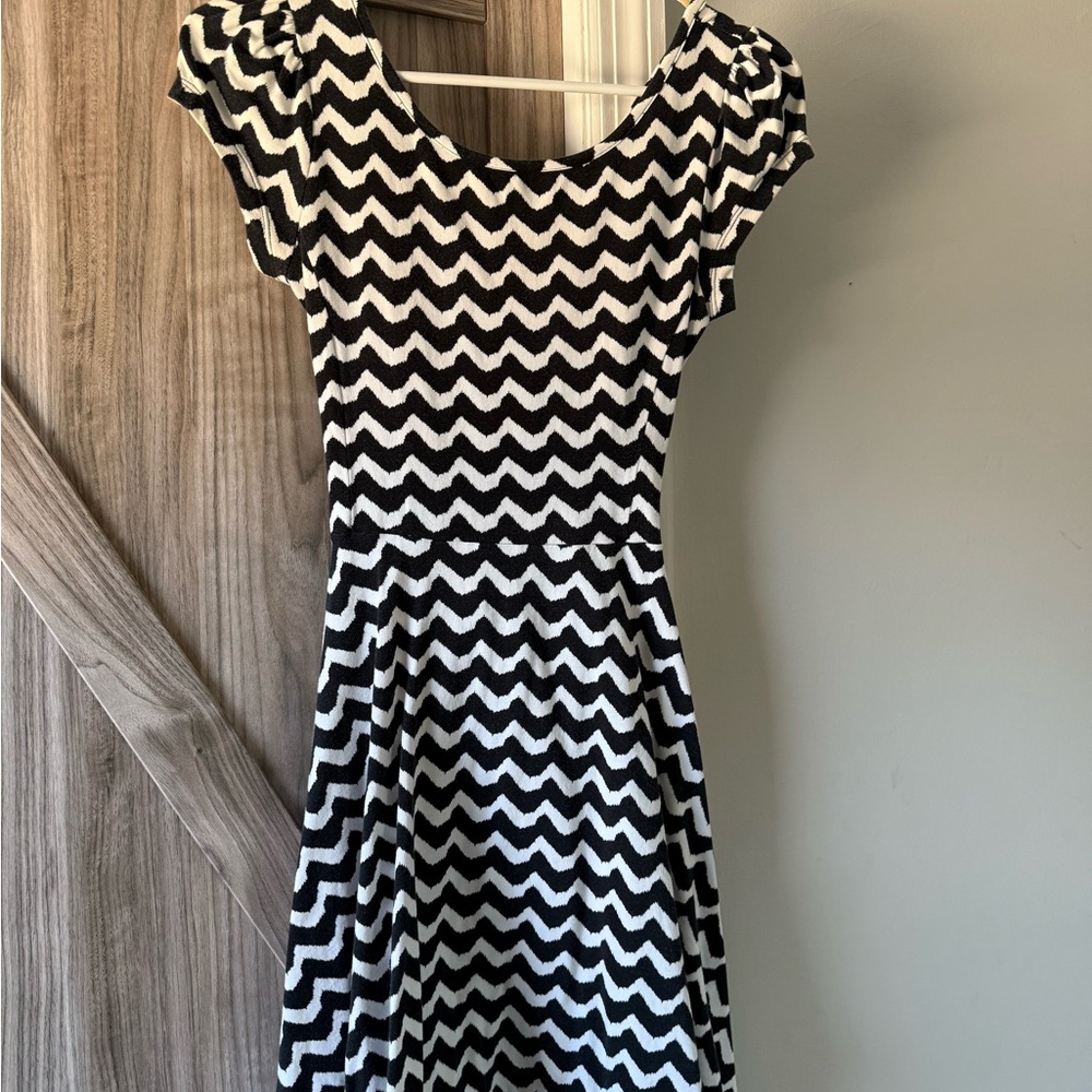 Elegant Black and White Chevron Mini Dress